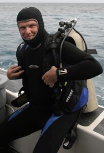 Schneider winter dives in subtropical Bermuda.
