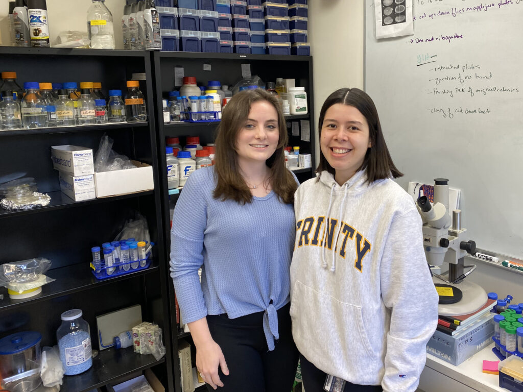 Biology research grants Kathryn Russell ’22 and Suzanne Carpe Elías ’22