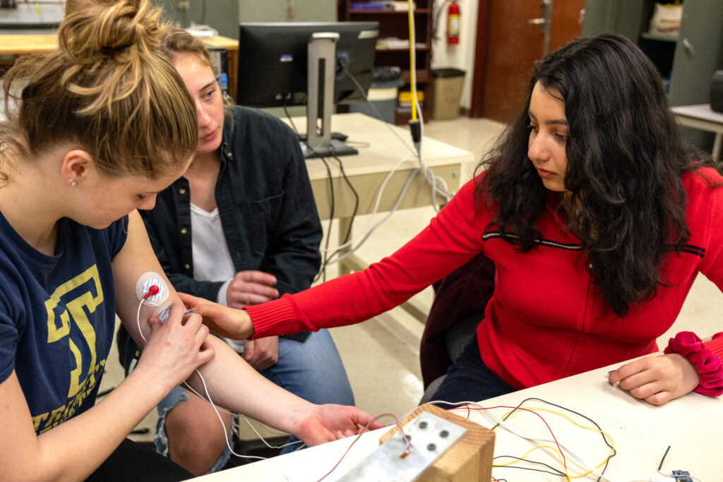 Scarlett Gillette ’23, Alisyn McNamara ’23, and Ananya Swamy ’23 apply sensors.