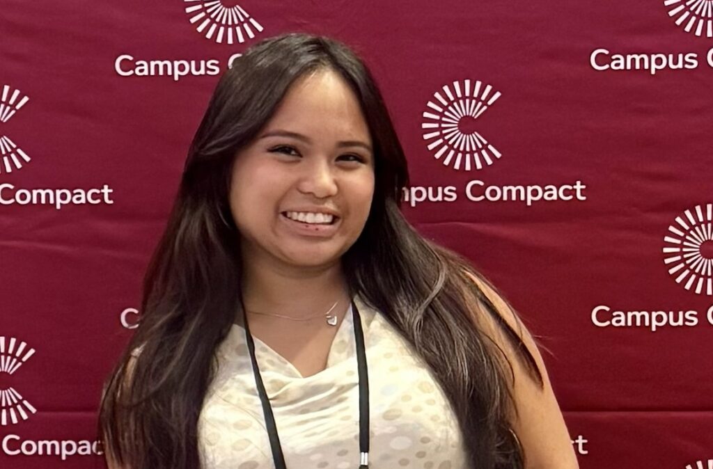 Beca cívica Newman Jessica Cruz '26