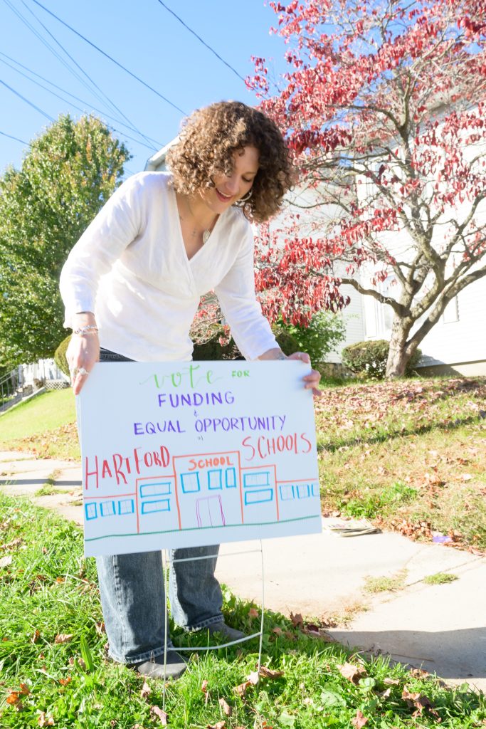 Chloe Libby ’27 "A Good Sign" Hartford voter engagement project